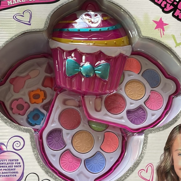 Kids Make-Up Set - Picture 3 of 6